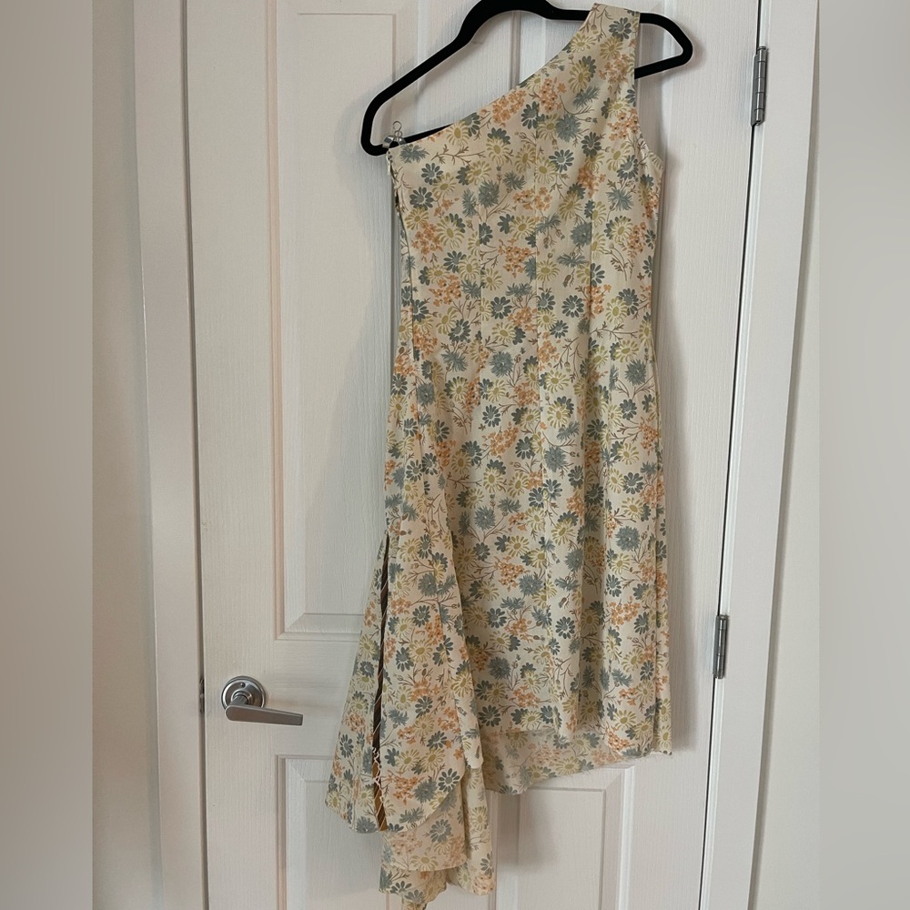 Preloved- Floral print asymmetrical dress designed by 🇨🇦Canadian design house - Picture 8 of 15